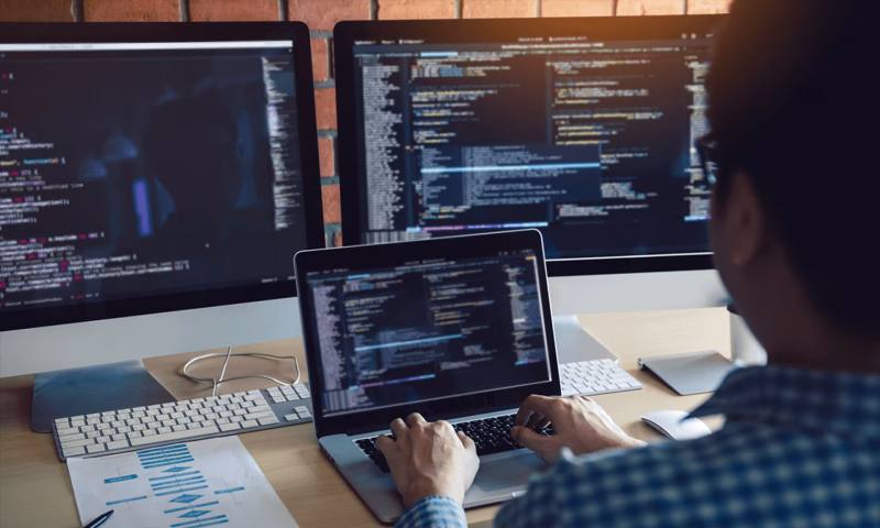 数据科学选型：R与Python如何赋能柳北区网站建设？